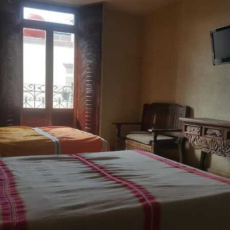 Hostal Casa Castillo Морелия Экстерьер фото