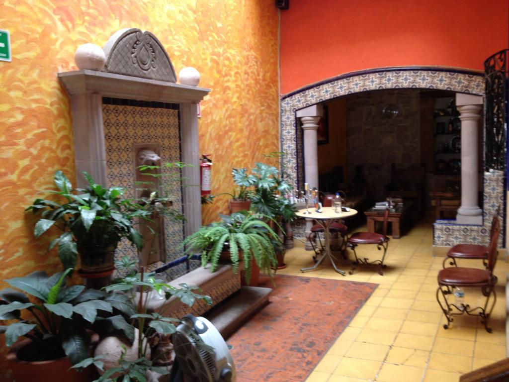 Hostal Casa Castillo Морелия Экстерьер фото