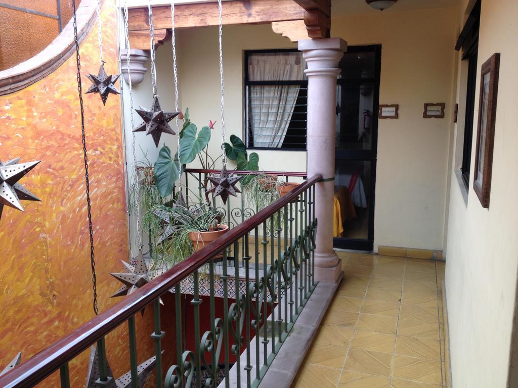 Hostal Casa Castillo Морелия Экстерьер фото