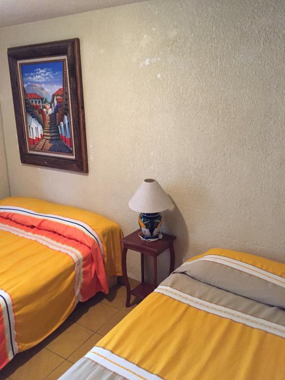 Hostal Casa Castillo Морелия Экстерьер фото